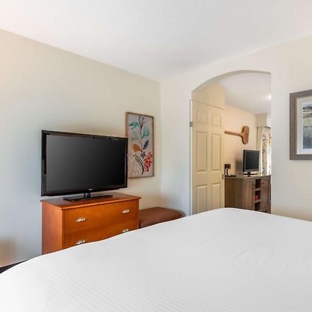 Best Western Plus University Park Inn & Suites Ames Exteriör bild